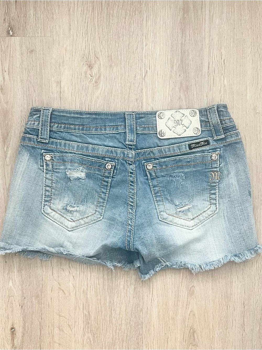Miss Me Distressed Denim Cutoff Shorts Womens 30 Jeweled Pocket Blue JS5151H79